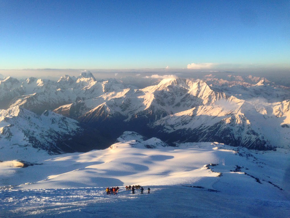2 вершины эльбруса. Эльбрус 5642. Гора Эльбрус 5642 м. Восхождение на Эльбрус (5642 м)-. Высота 5642 гора.